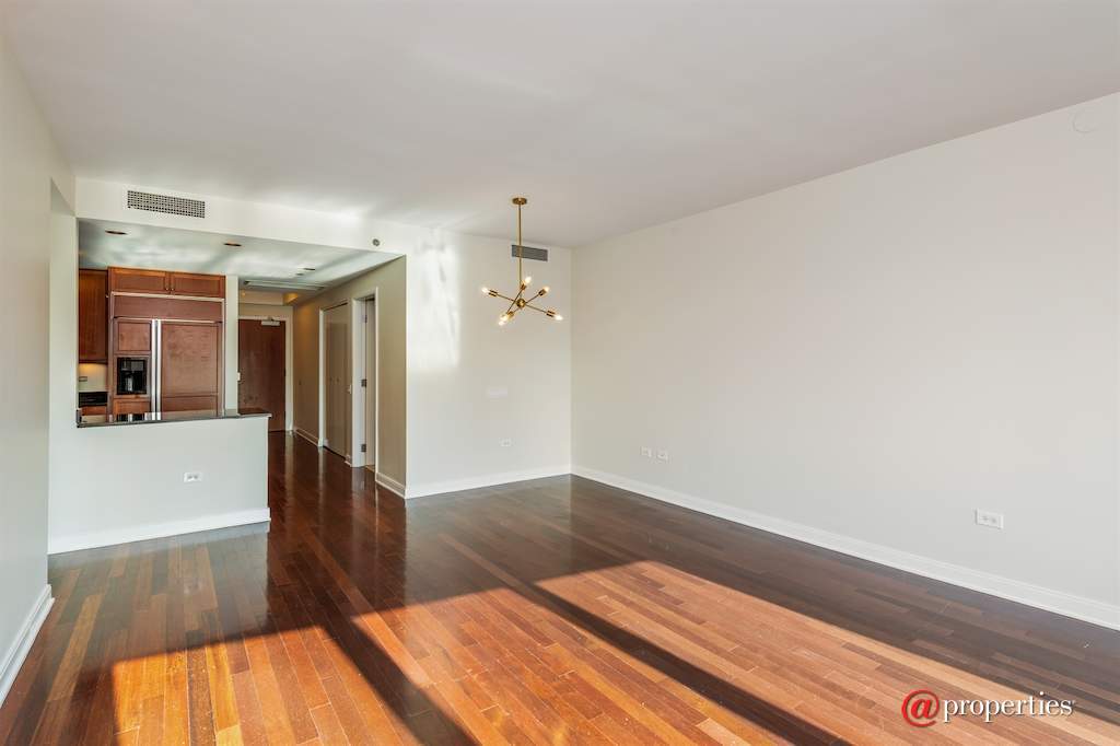 130 N Garland Court #4002 Chicago, Illinois 60602 - Living Room