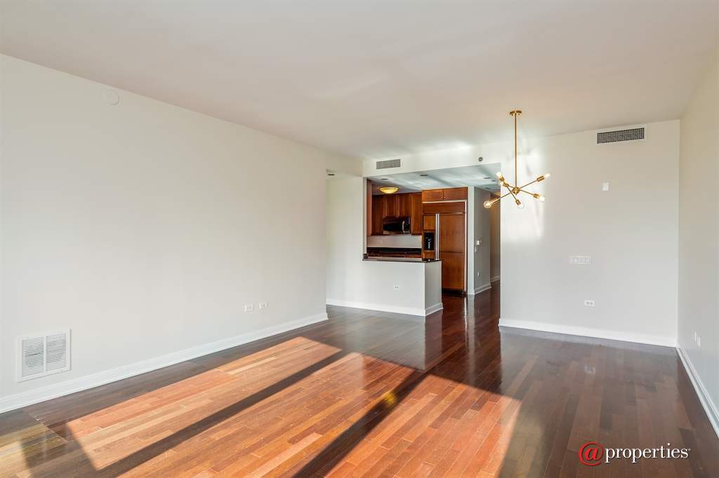130 N Garland Court #4002 Chicago, Illinois 60602 - Living Room
