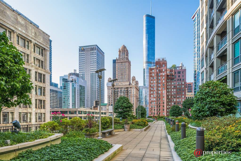 130 N Garland Court #4002 Chicago, Illinois 60602 - Terrace
