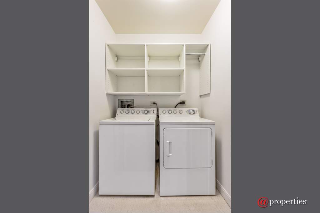 130 N Garland Court #4002 Chicago, Illinois 60602 - Laundry Room