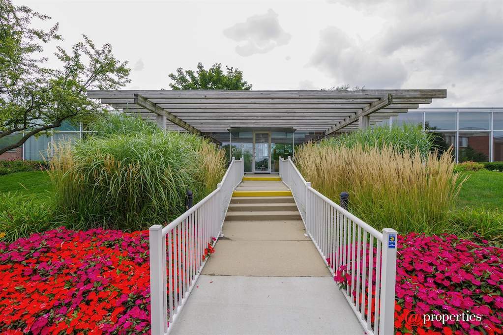 412 Kelburn Road #213 Deerfield, Illinois 60015 - Clubhouse