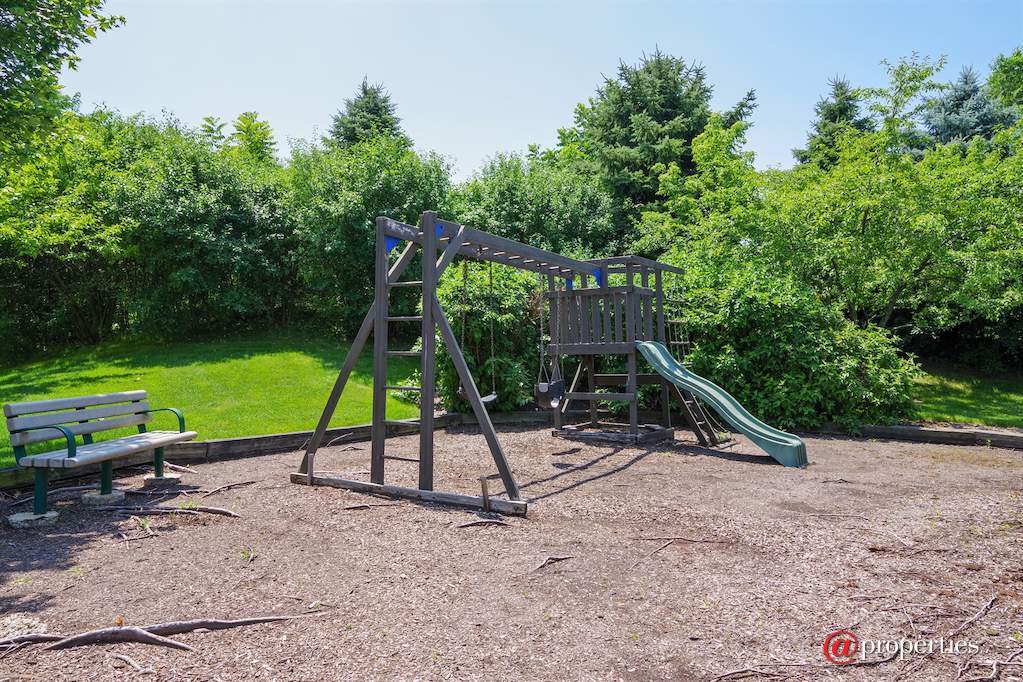 412 Kelburn Road #213 Deerfield, Illinois 60015 - Playground