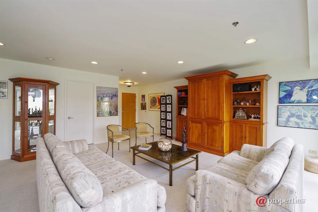 412 Kelburn Road #213 Deerfield, Illinois 60015 - Living Room