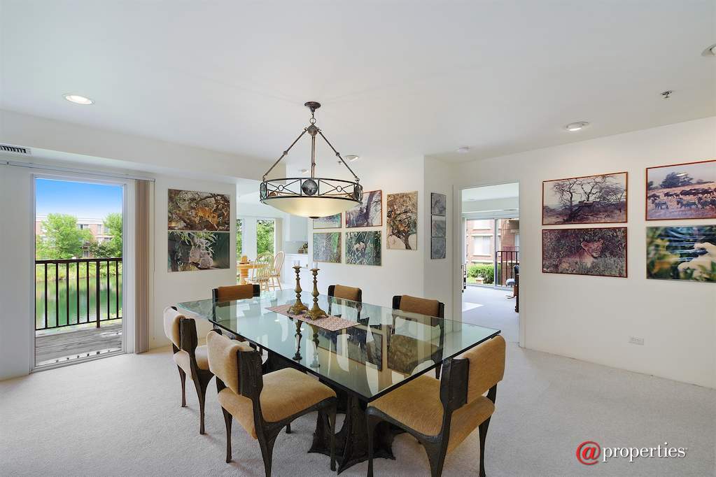 412 Kelburn Road #213 Deerfield, Illinois 60015 - Dining Room