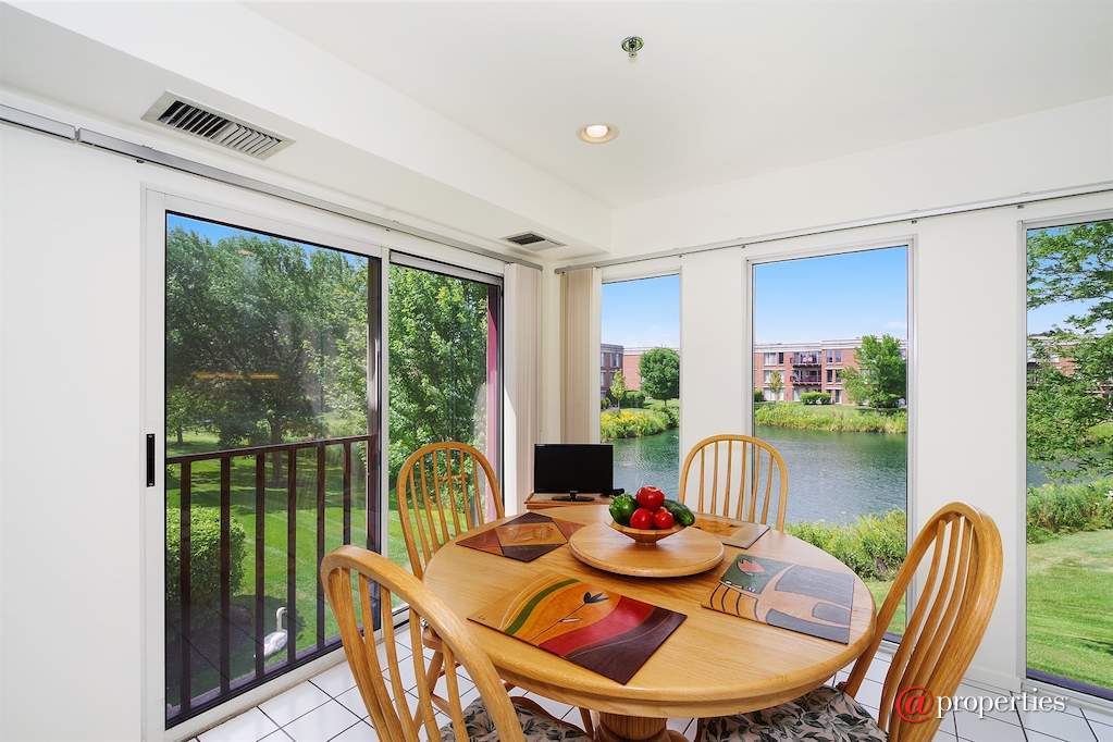412 Kelburn Road #213 Deerfield, Illinois 60015 - Breakfast Area