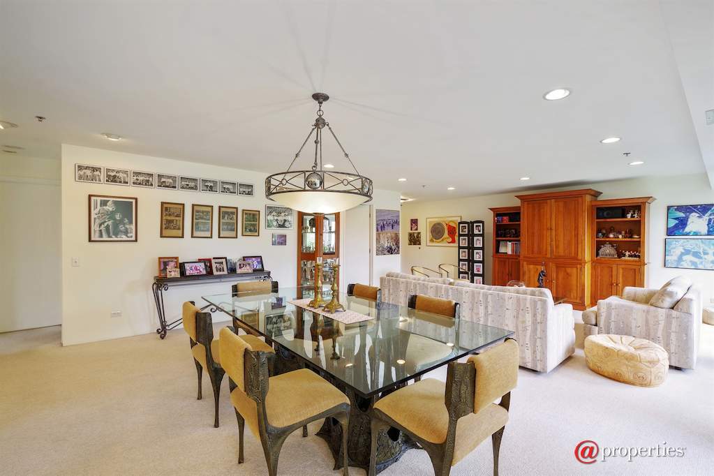 412 Kelburn Road #213 Deerfield, Illinois 60015 - Dining Room