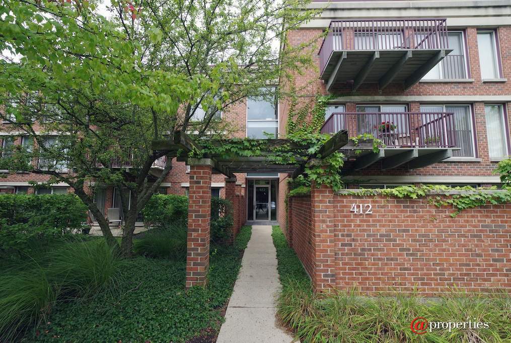 412 Kelburn Road #213 Deerfield, Illinois 60015 - 412 Building Entrance