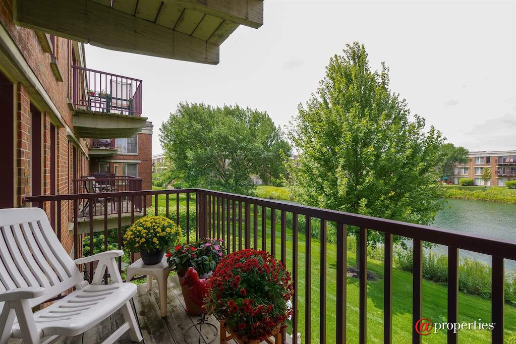 412 Kelburn Road #213 Deerfield, Illinois 60015 - Balcony