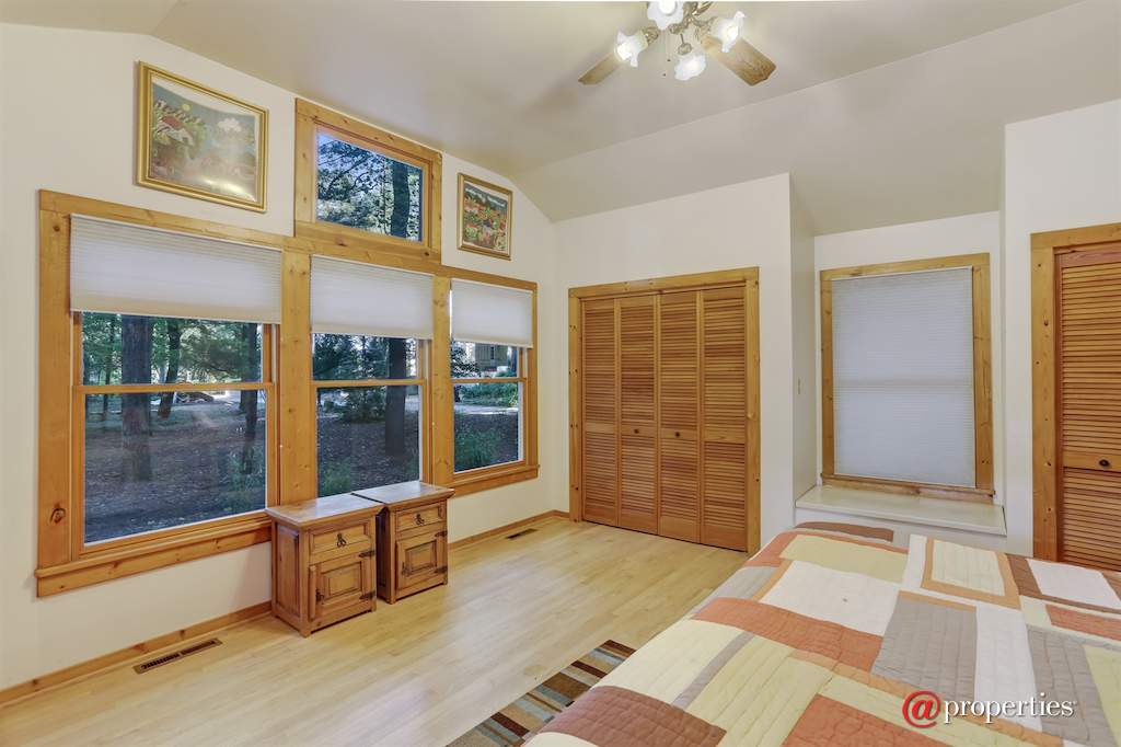 19322 Highland Drive New Buffalo, Mi 49117 - Master Bedroom