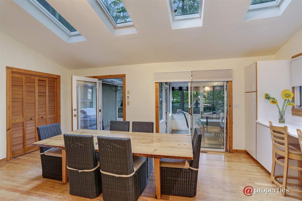 19322 Highland Drive New Buffalo, Mi 49117 - Dining Room