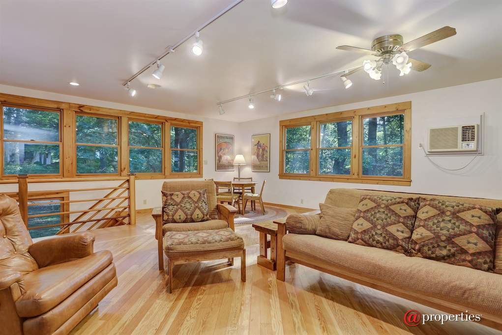 19322 Highland Drive New Buffalo, Mi 49117 - Family Room