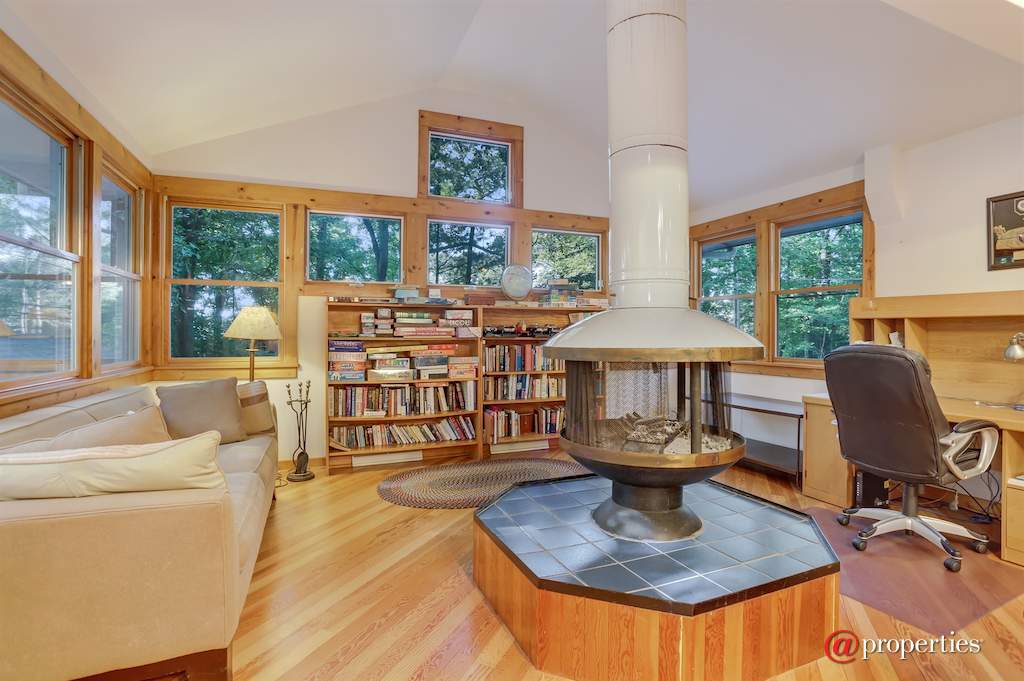 19322 Highland Drive New Buffalo, Mi 49117 - Family Room