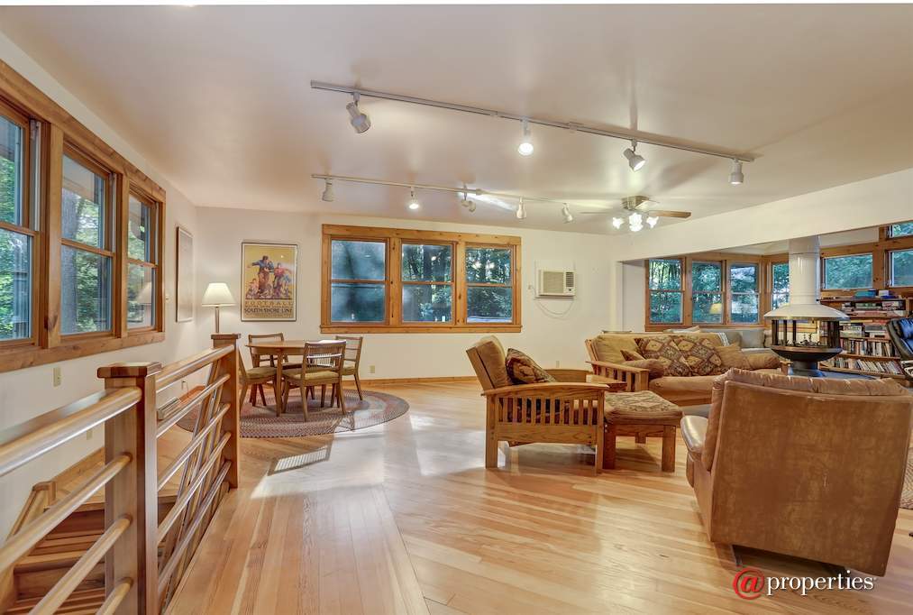 19322 Highland Drive New Buffalo, Mi 49117 - Family Room