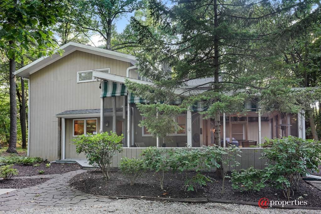 19322 Highland Drive New Buffalo, Mi 49117 - Front View
