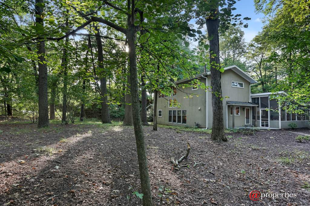 19322 Highland Drive New Buffalo, Mi 49117 - Side View
