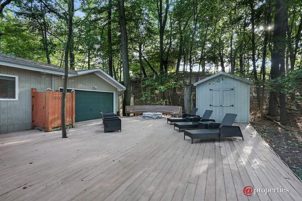 19322 Highland Drive New Buffalo, Mi 49117 - Deck
