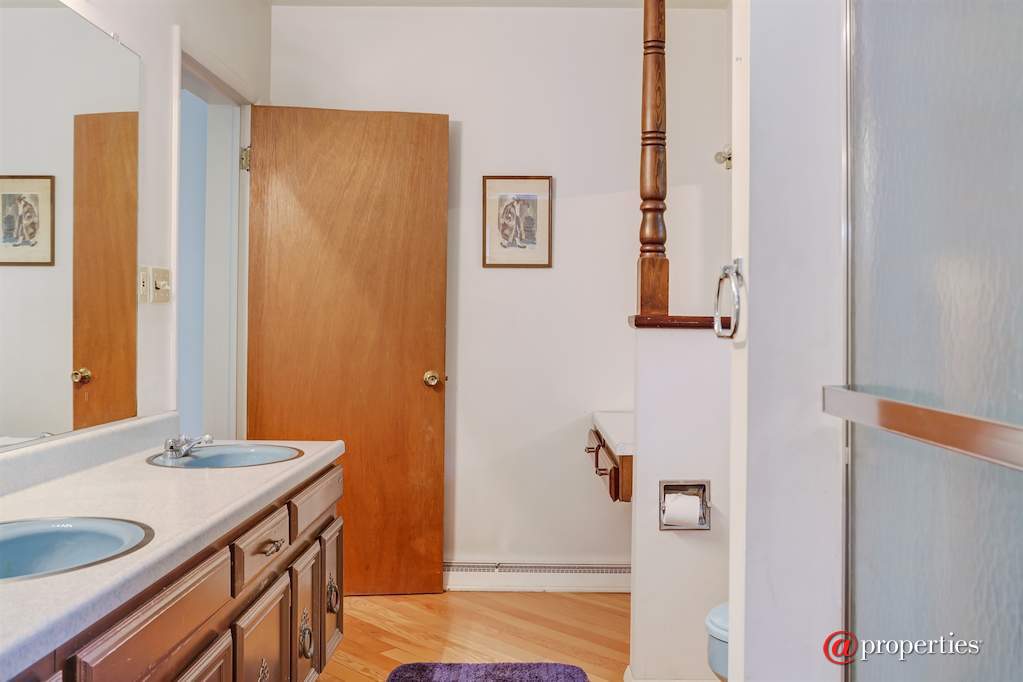19322 Highland Drive New Buffalo, Mi 49117 - Bathroom