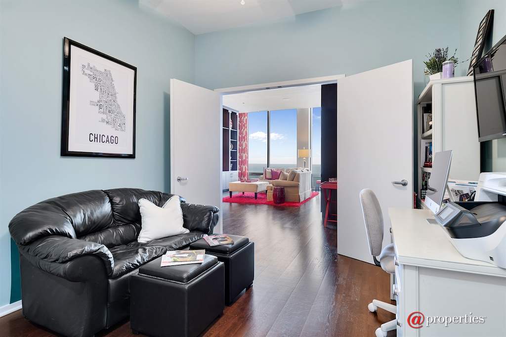 65 E Monroe Street #4719 Chicago, Illinois 60603 - Den