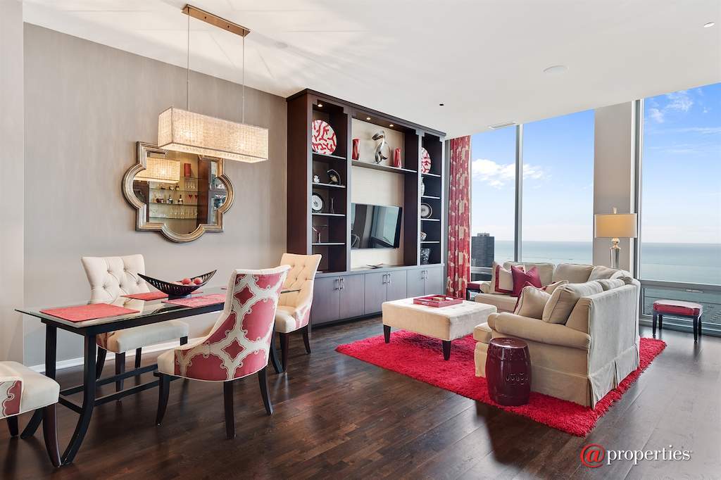 65 E Monroe Street #4719 Chicago, Illinois 60603 - Living Room / Dining Room