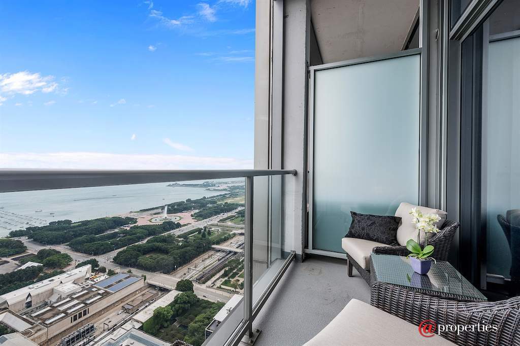 65 E Monroe Street #4719 Chicago, Illinois 60603 - Balcony