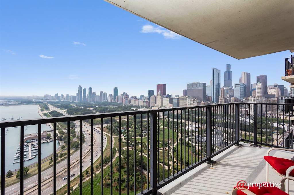 400 E Randolph Street #3607 Chicago, Illinois 60601 - Balcony