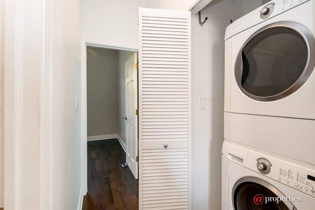 2318 W Augusta Boulevard #3B Chicago, Illinois 60622 - Laundry Room