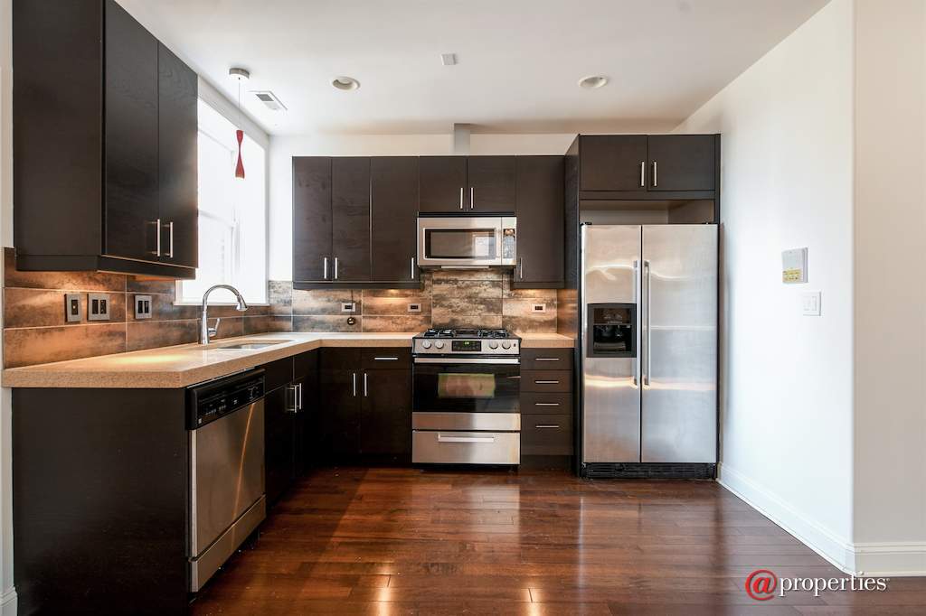 2318 W Augusta Boulevard #3B Chicago, Illinois 60622 - Kitchen