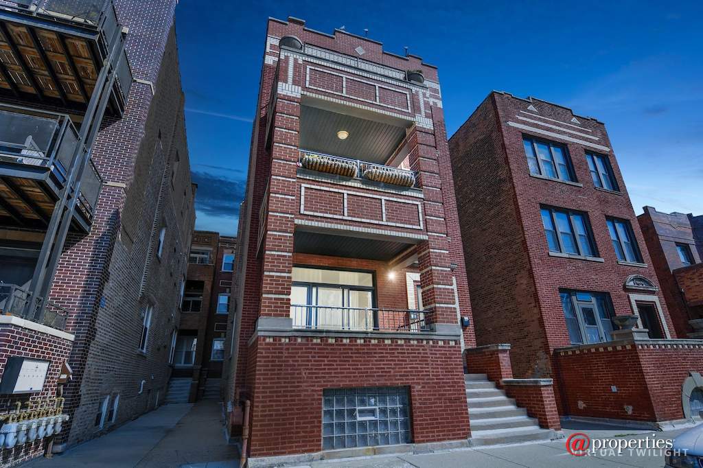 2318 W Augusta Boulevard #3B Chicago, Illinois 60622 - Front View