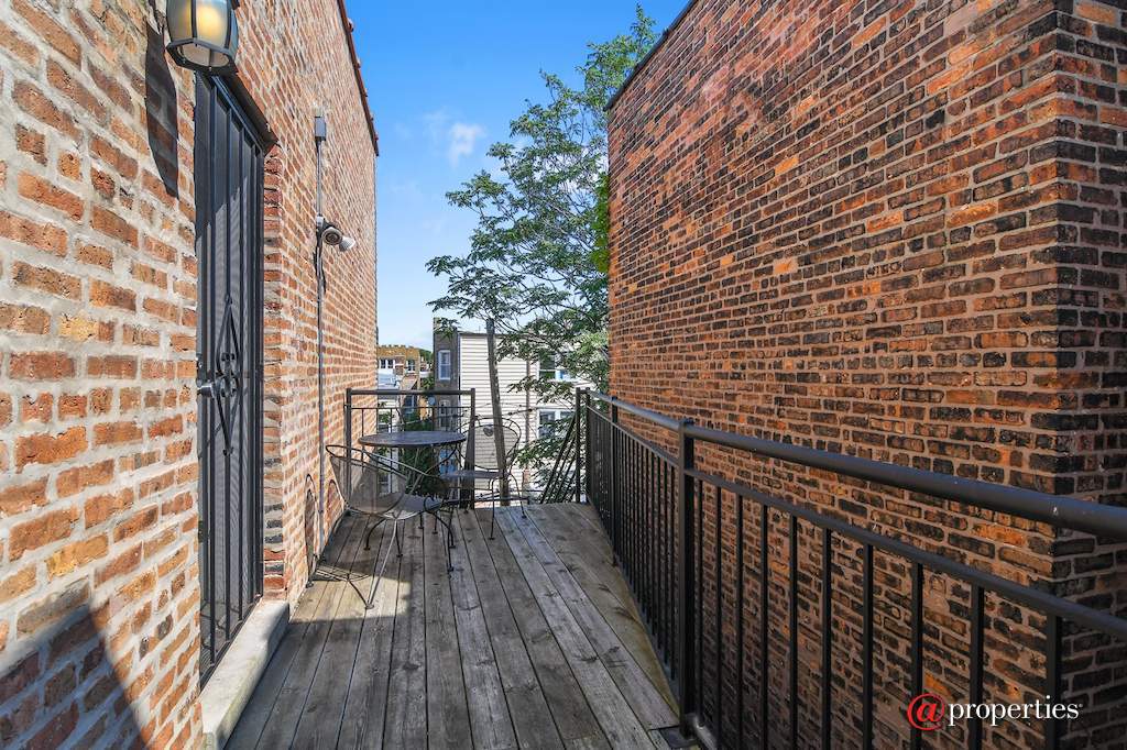2318 W Augusta Boulevard #3B Chicago, Illinois 60622 - Balcony