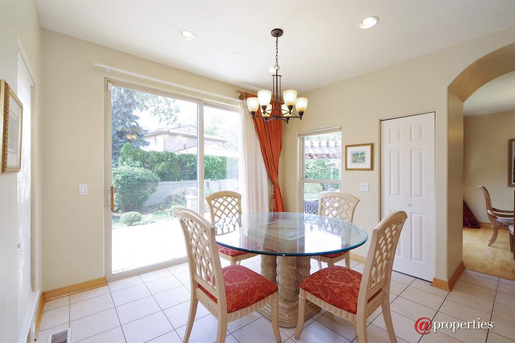 6520 Lyons Street Morton Grove, Illinois 60053 - Breakfast Nook