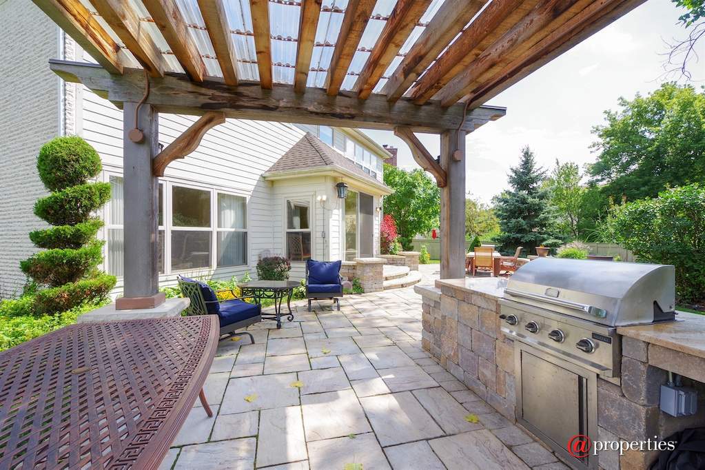 6520 Lyons Street Morton Grove, Illinois 60053 - Patio