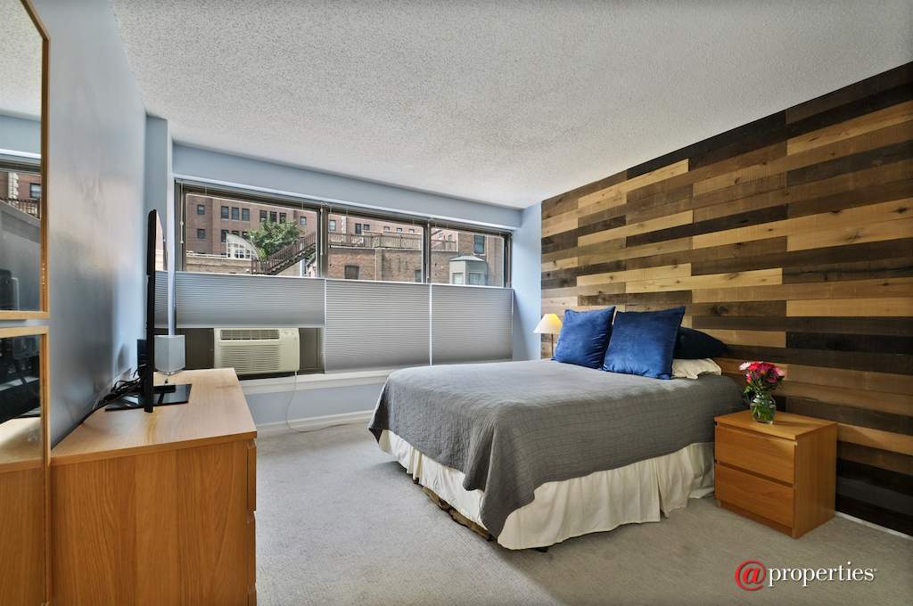 2930 N Sheridan Road #203 Chicago, Illinois 60657 - Bedroom