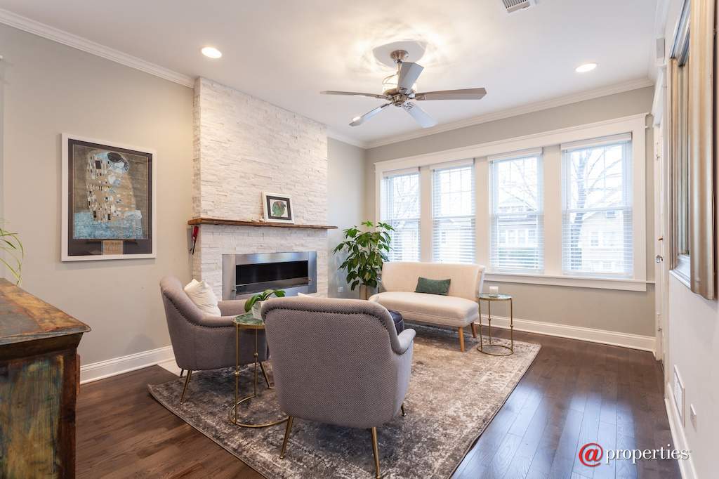 2313 Clinton Avenue Berwyn, Illinois 60402 - Living Room