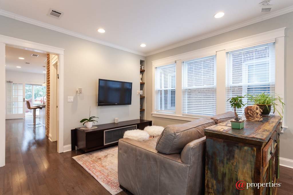 2313 Clinton Avenue Berwyn, Illinois 60402 - Living Room