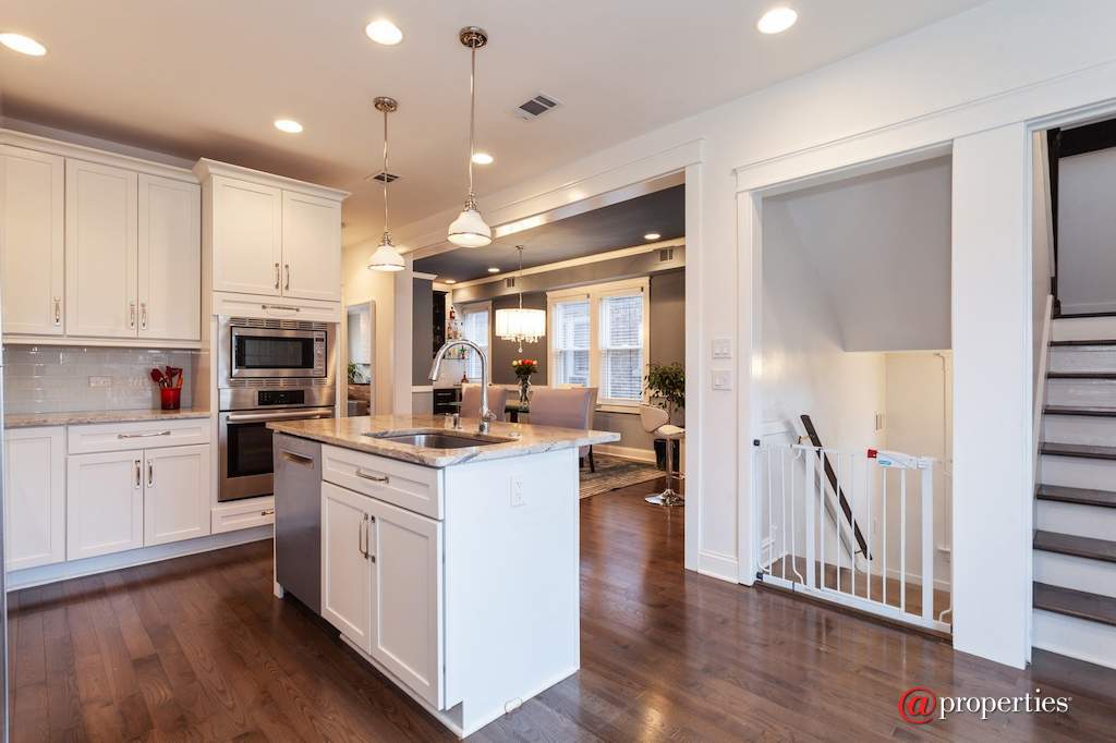 2313 Clinton Avenue Berwyn, Illinois 60402 - Kitchen
