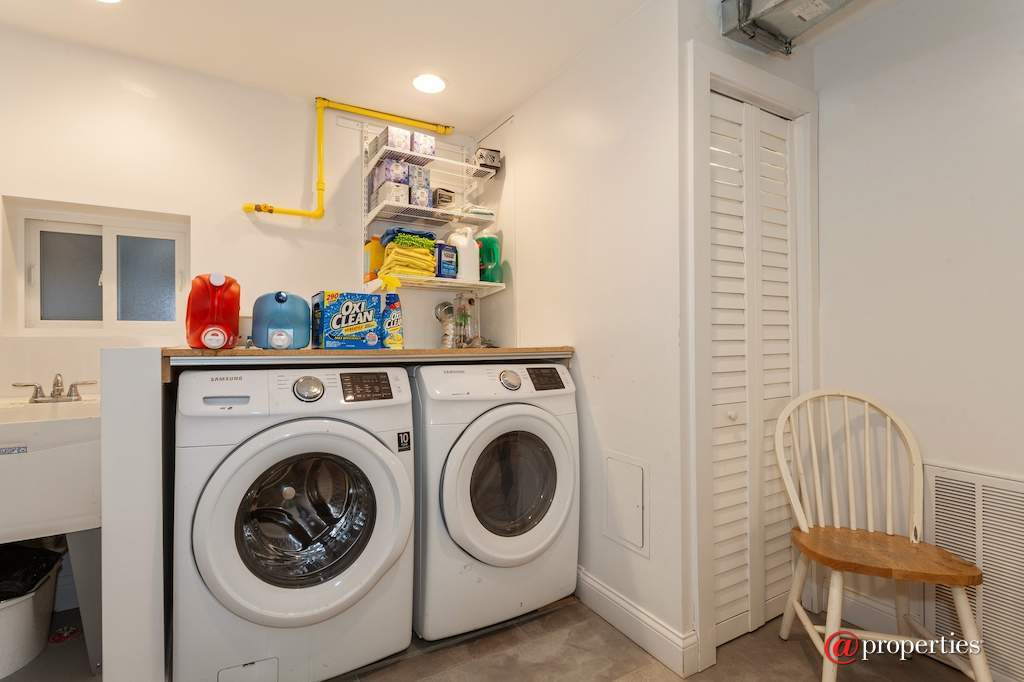 2313 Clinton Avenue Berwyn, Illinois 60402 - Laundry Room