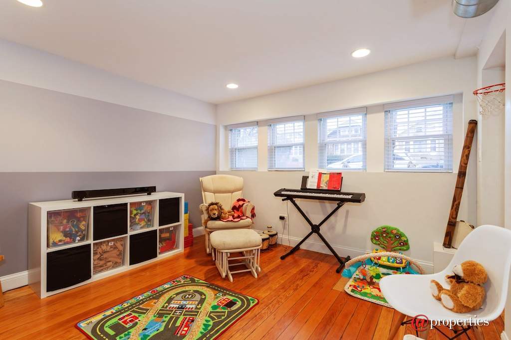 2313 Clinton Avenue Berwyn, Illinois 60402 - Play / Recreational Room