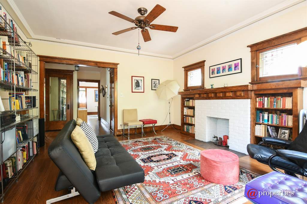 5826 N Wayne Avenue Chicago, Illinois 60660 - Living Room