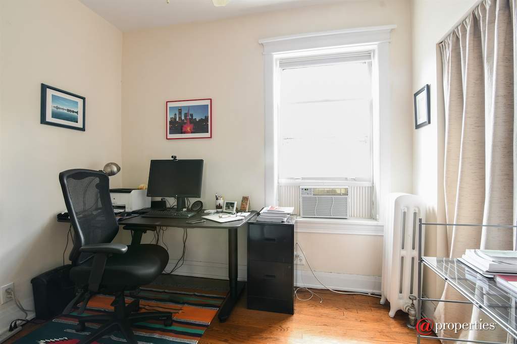 5826 N Wayne Avenue Chicago, Illinois 60660 - 2nd Bedroom
