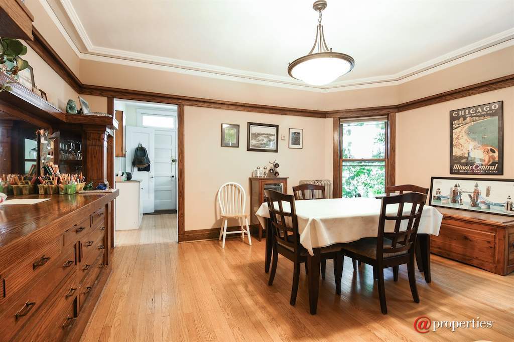5826 N Wayne Avenue Chicago, Illinois 60660 - Dining Room