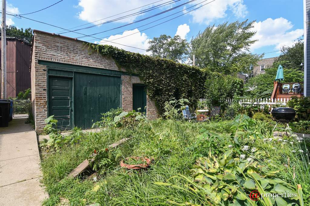 5826 N Wayne Avenue Chicago, Illinois 60660 - Back Yard