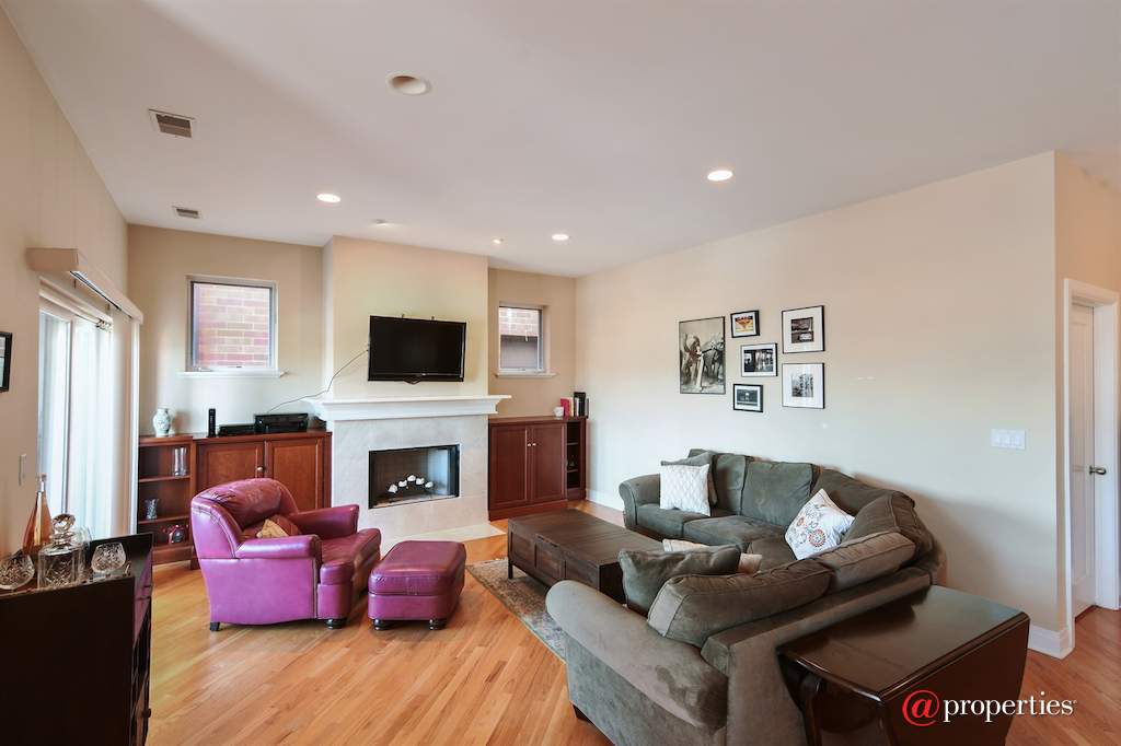 3601 N Southport Avenue #3D Chicago, Illinois 60613 - Living Room