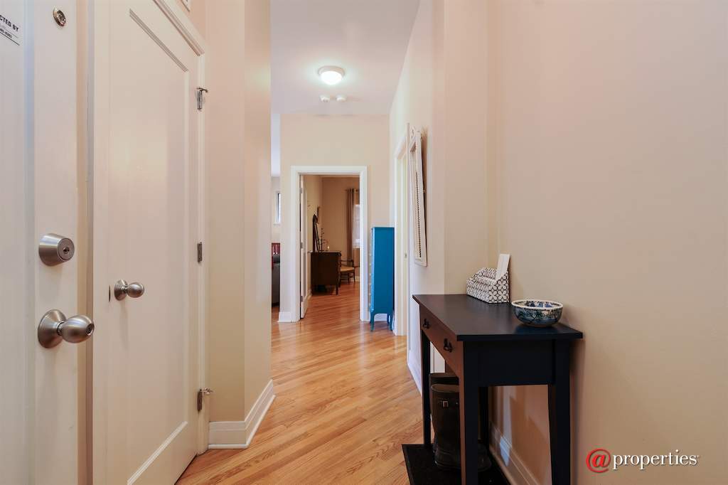 3601 N Southport Avenue #3D Chicago, Illinois 60613 - Foyer