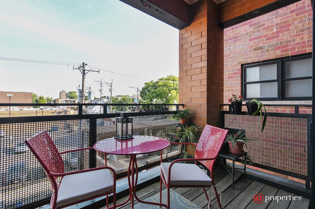 3601 N Southport Avenue #3D Chicago, Illinois 60613 - Balcony