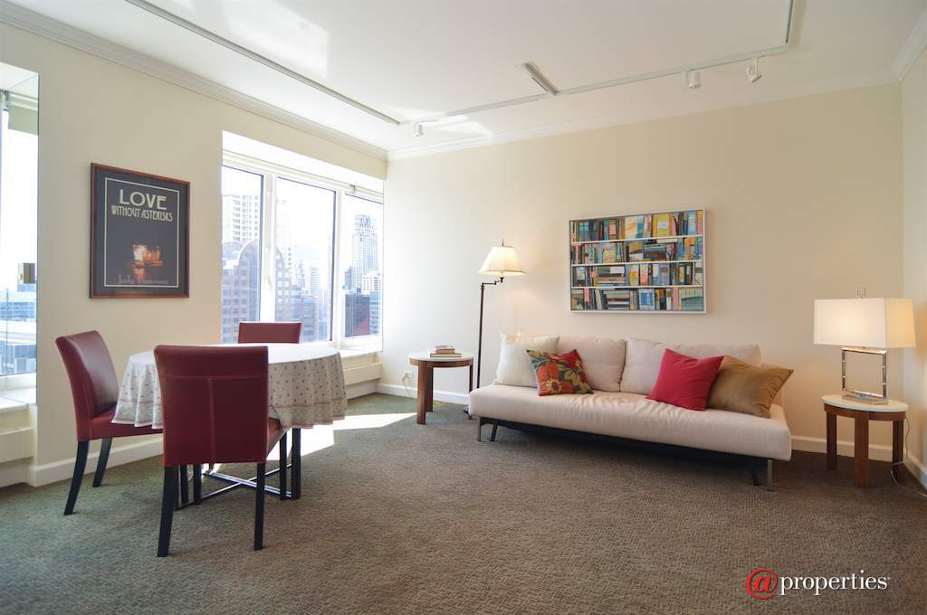 161 E Chicago Avenue #30D Chicago, Illinois 60611 - Living Room / Dining Room