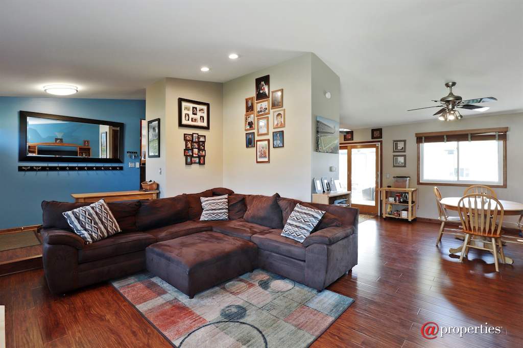 2409 Plum Tree Road Lindenhurst, Illinois 60046 - Living Room