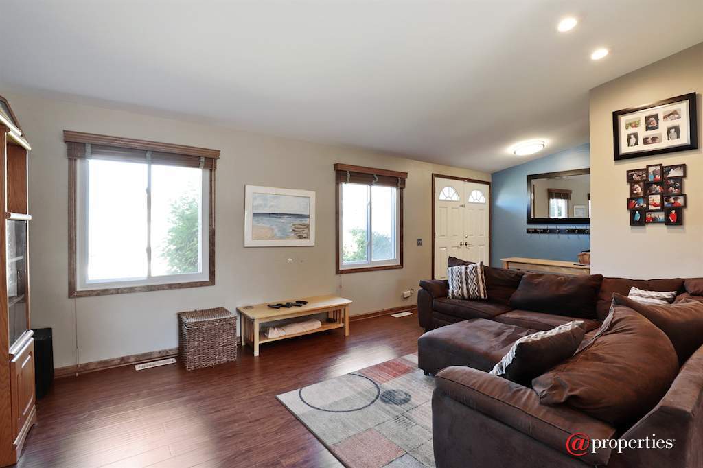 2409 Plum Tree Road Lindenhurst, Illinois 60046 - Living Room