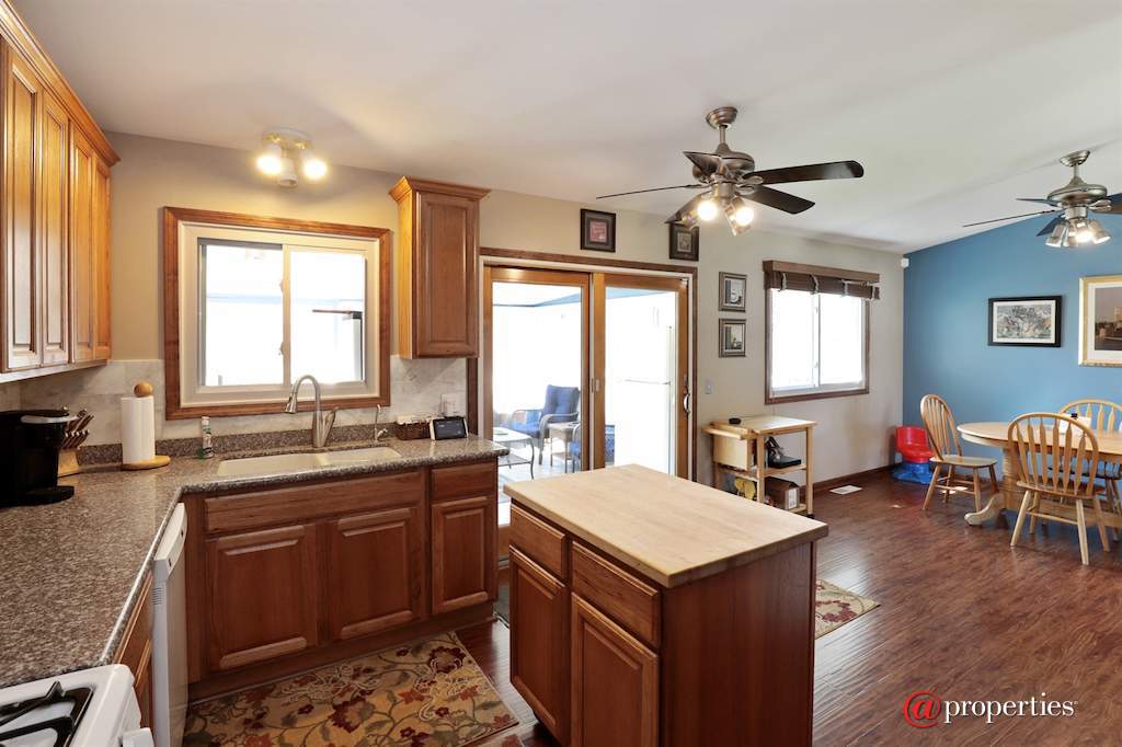 2409 Plum Tree Road Lindenhurst, Illinois 60046 - Kitchen / Breakfast Room
