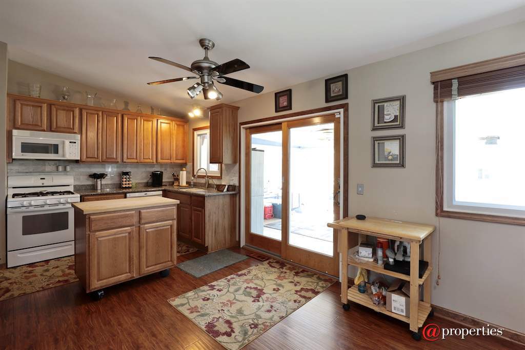 2409 Plum Tree Road Lindenhurst, Illinois 60046 - Kitchen