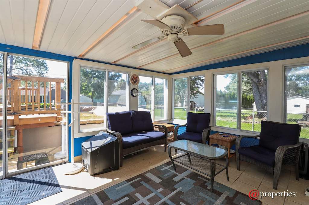2409 Plum Tree Road Lindenhurst, Illinois 60046 - Sun Room